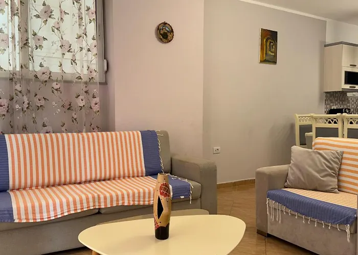 Klesta - Design, Komfort & Top-lage Mit Meerblick شقة ساراندا